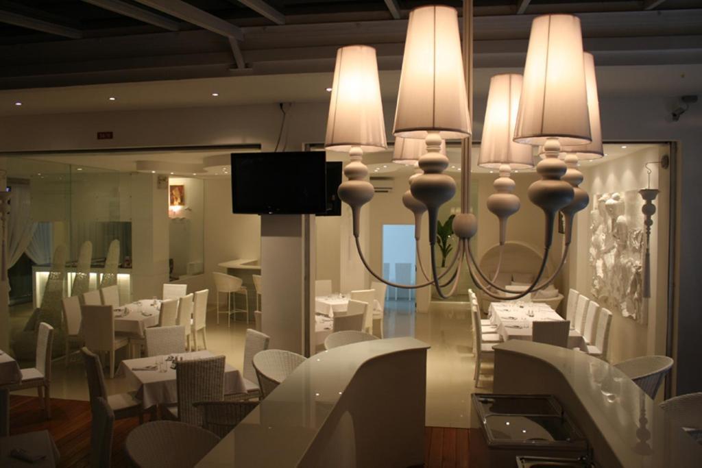 Santi White Hotel Phuket Екстериор снимка