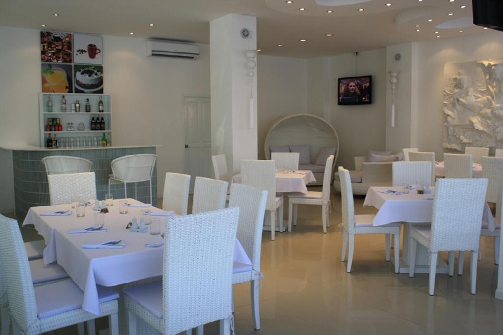 Santi White Hotel Phuket Екстериор снимка